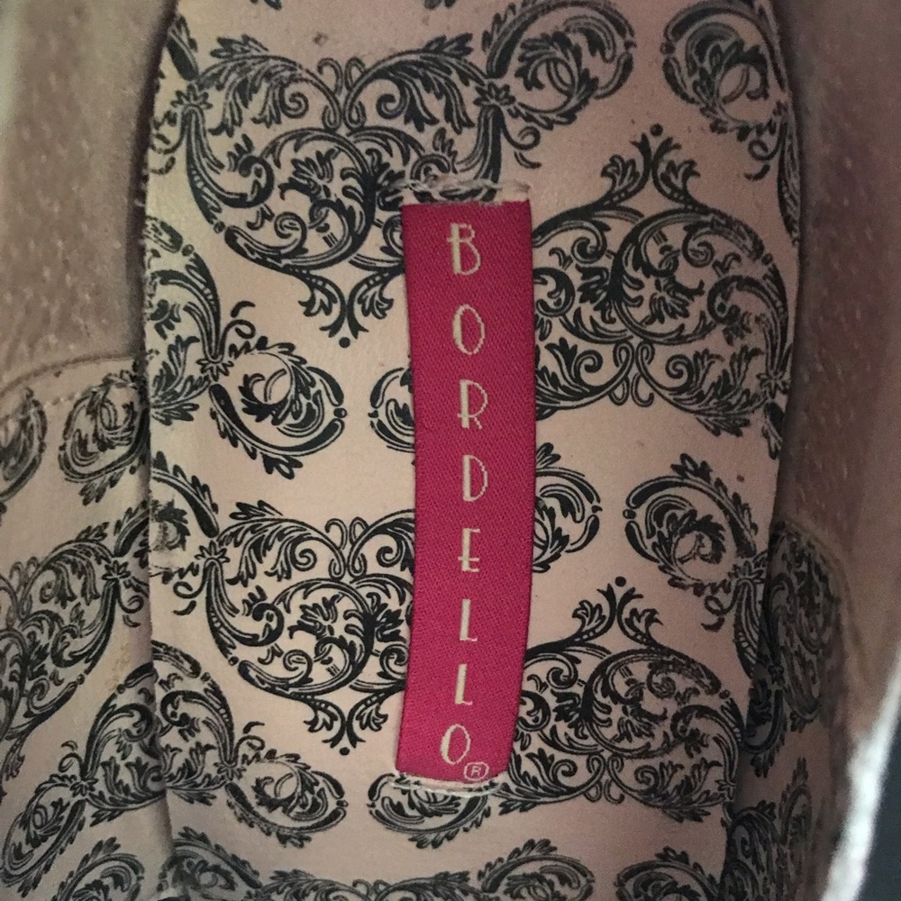 Shoes - Picture 2 of 4